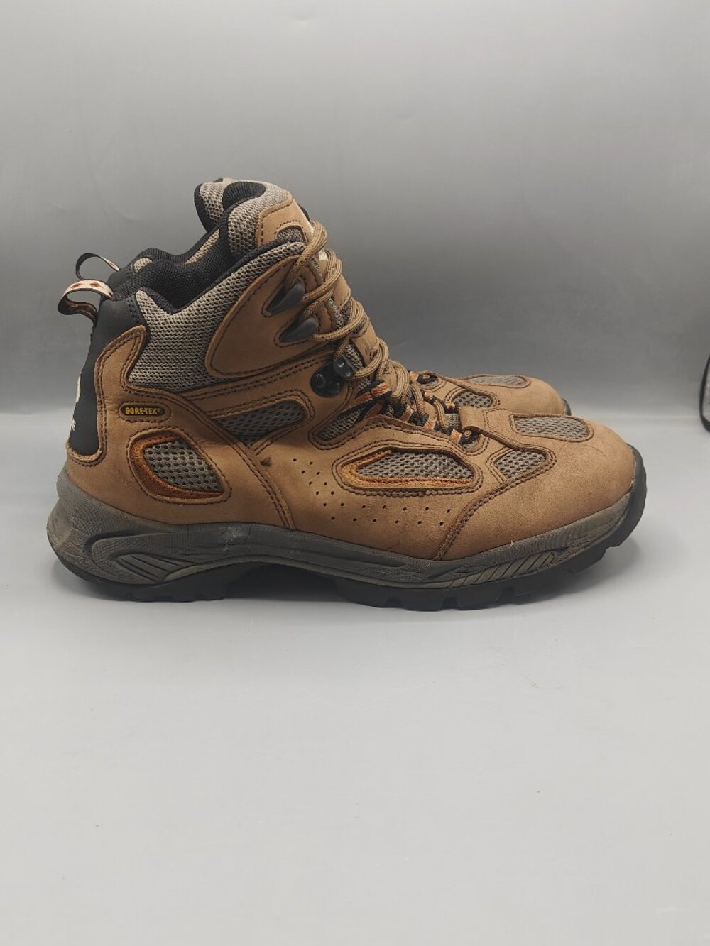 Vasque Hiking Boots Men's 11.5W Brown Leather 7466 Gore-Tex Waterproof Vibram GT